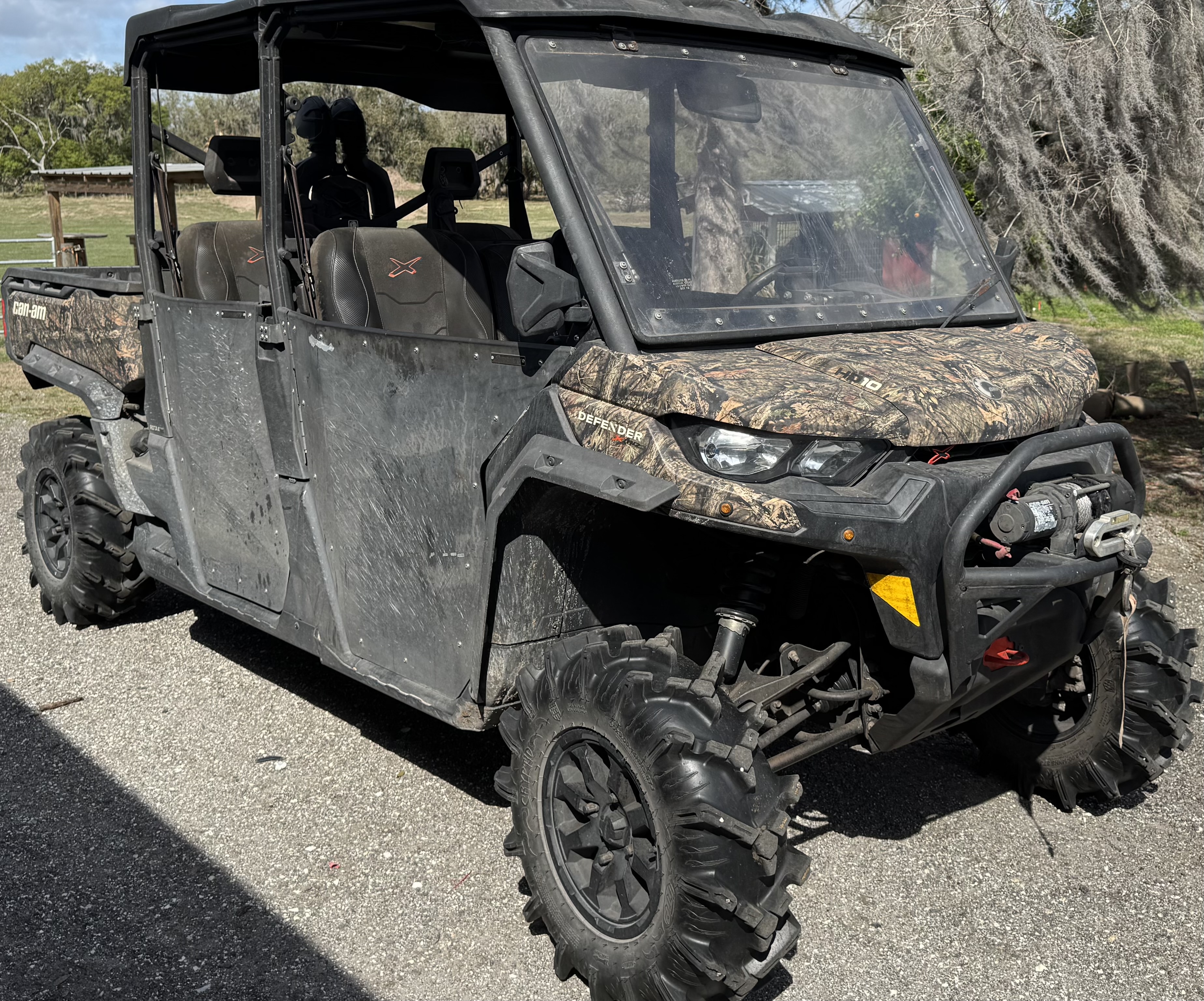 Can-Am Defender before detailing side exterior angle