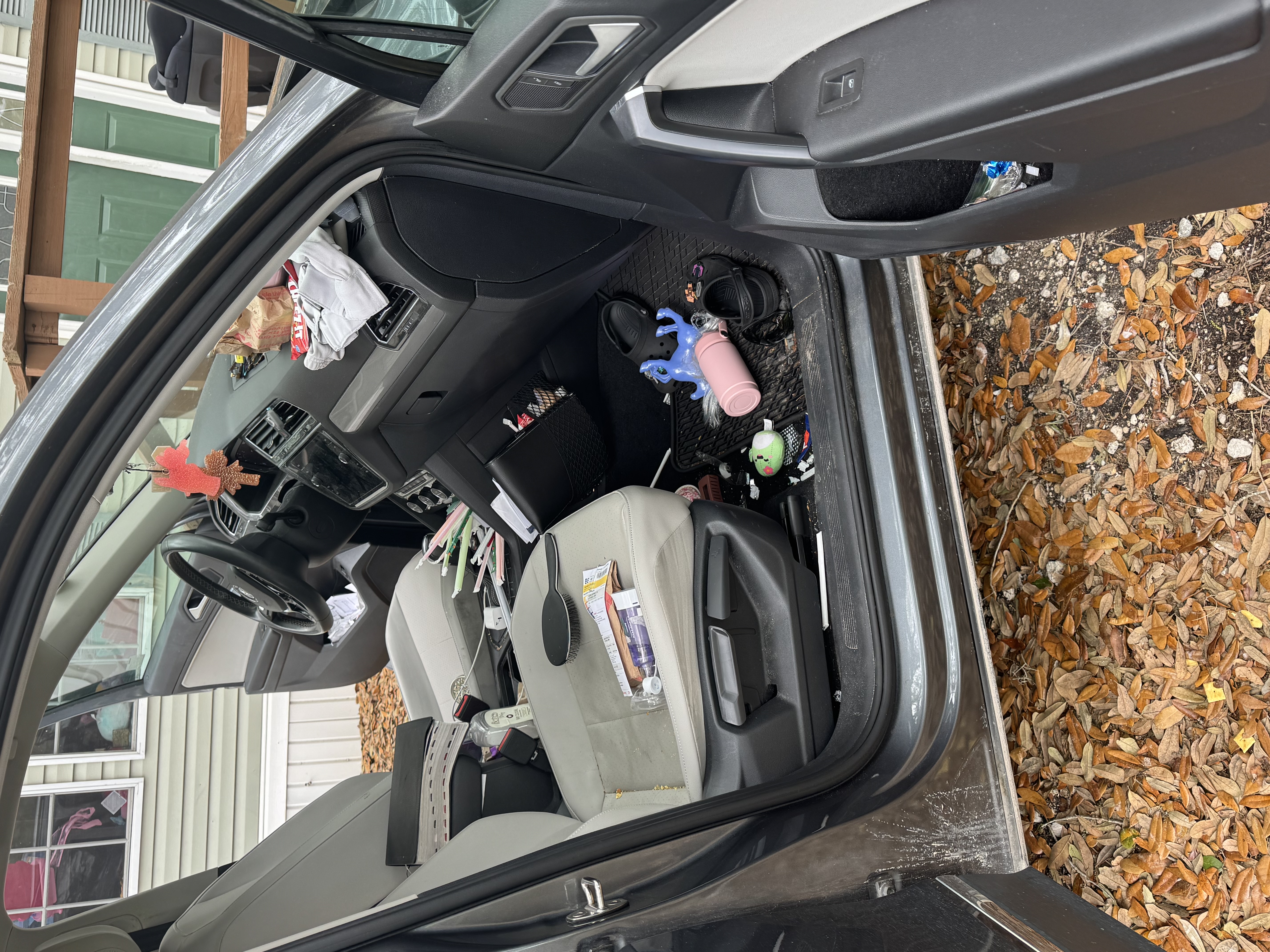 Volkswagen Tiguan front seating area before interior reset detailing