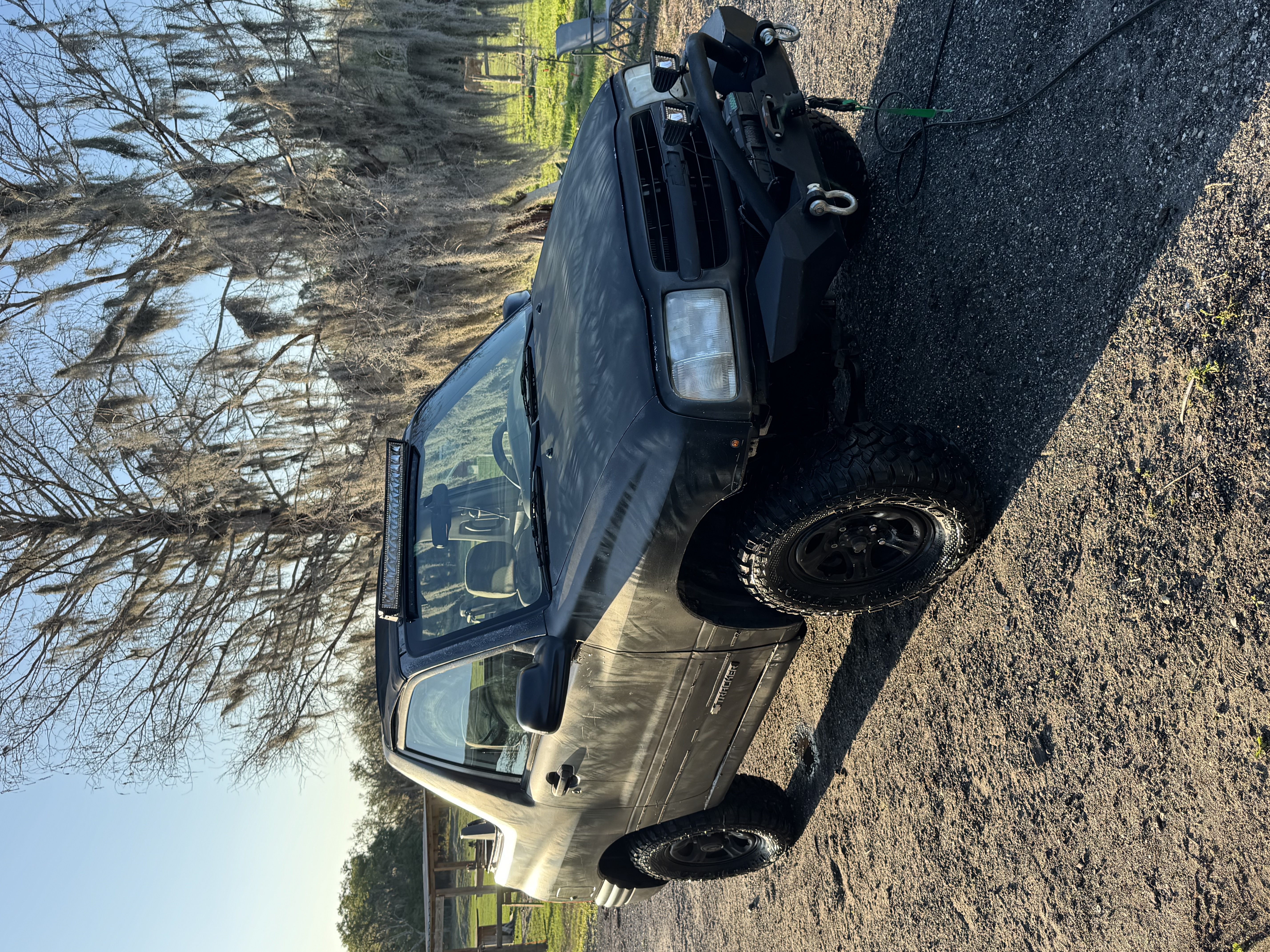 Suzuki Tracker exterior after wash and detail work